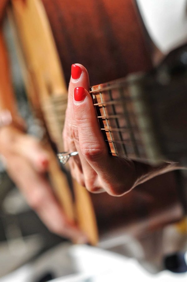 What's the Effect of Music on Arousal Regulation in Elite Sprinters Before Competition?