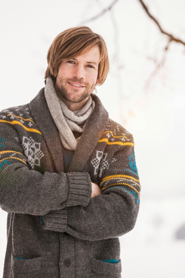 What Are the Best Cardigan Styles for Keeping Cozy in a Casual Creative Office?